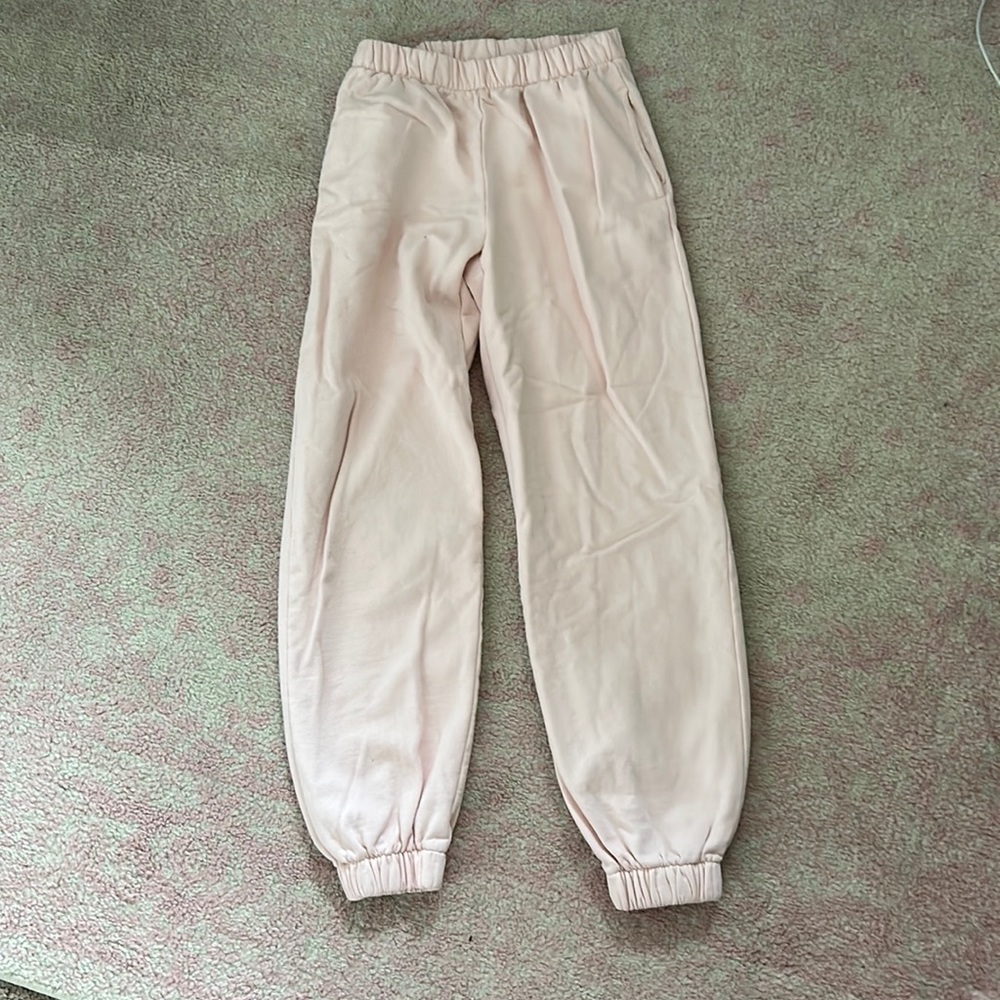 Brandy Melville Rosa pink sweatpants! They don’t sell this color anymore!